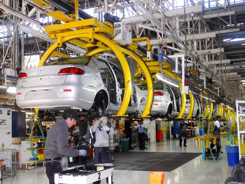 Tras la turbulencia cambiaria y el clima adverso: La industria cayó 4,5% y la construcción se contrajo 4,1%