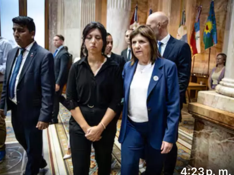 Cuatro minutos de sadismo: lo apuñalaron, lo filmaron y se burlaron