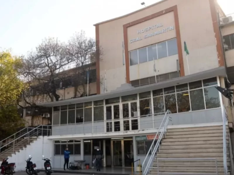 Escándalo por inundación en hospital de La Plata tras refacciones recientes