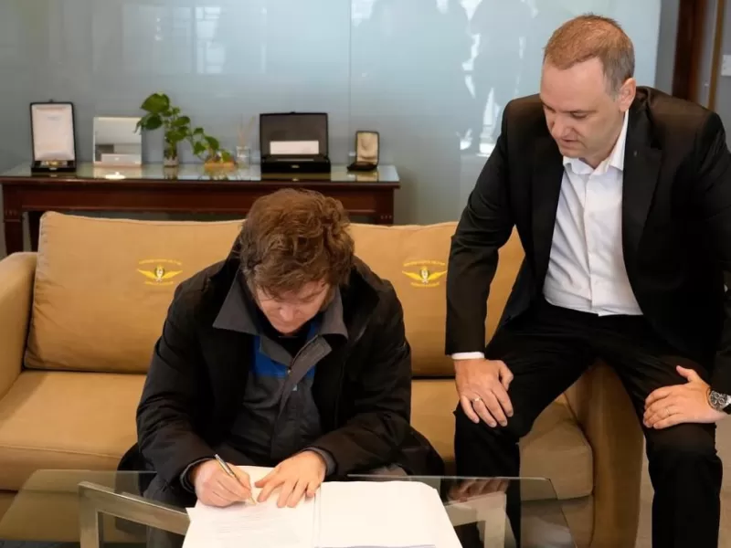 El Gobierno firmo hoy el texto definitivo de la reforma laboral