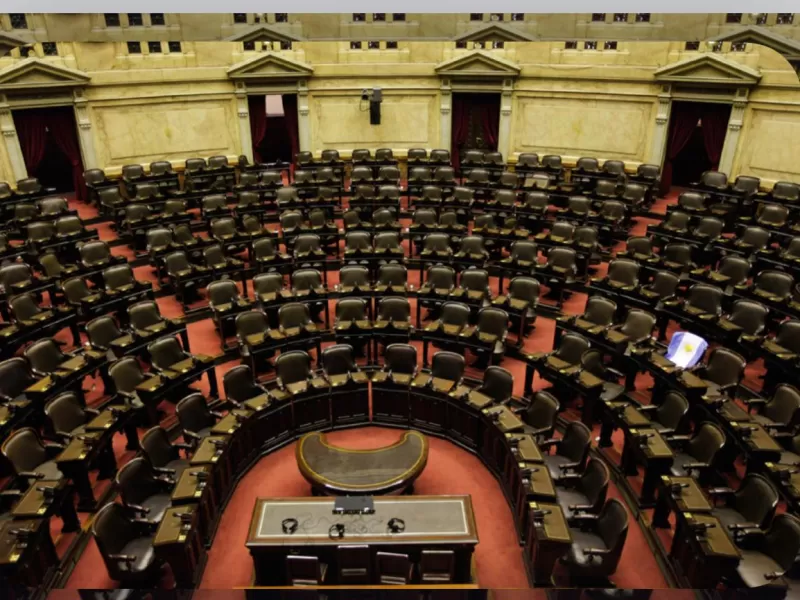 Kicillof, kirchnerismo y massismo buscan ordenar poder en la Legislatura