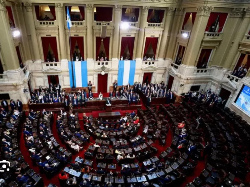 Primer presupuesto con super&aacute;vit y tensiones politicas