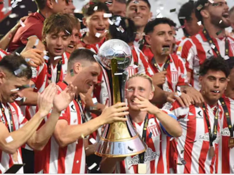 Con alma y vida estudiantes grito vencedor y sello un 2025 inolvidable