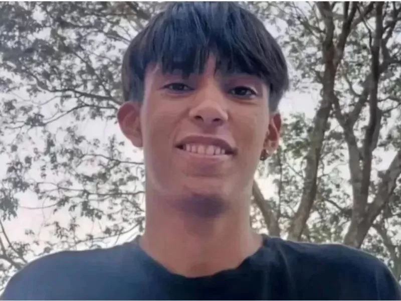 Cuatro minutos de sadismo: lo apu&ntilde;alaron, lo filmaron y se burlaron