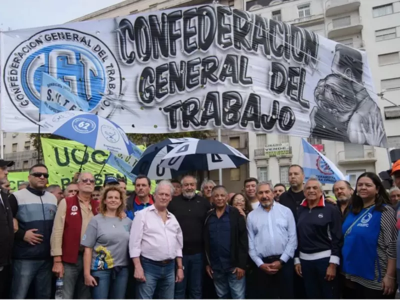 Del silencio a la calle:La CGT sale a la escena empujada por la presion social y convoca a una marcha clave