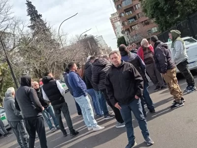 El gremio de los taxistas logr&oacute; visibilizar una crisis que pone en riesgo a m&aacute;s de 400 familias y al parque automotor.
