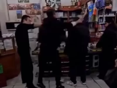 Lo descubrieron robando en un supermercado chino y lo molieron a golpes: cuando la violencia reemplaza a la Justicia