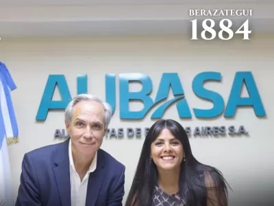 Arteaga, Mieri y el ritual pol&iacute;tico de firmar mientras la ciudad se hunde