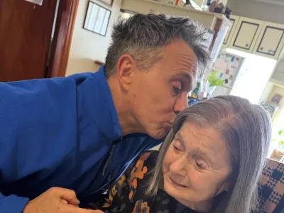 Atan, destrozan todo y hacen llorar a una anciana con Alzheimer