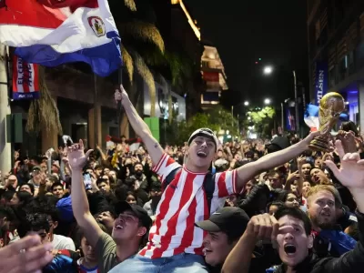 "&iexcl;FERIADO, CARAJO!": PARAGUAY ELIMIN&Oacute; A ALEMANIA DEL MUNDIAL Y EL PA&Iacute;S ENTERO SALI&Oacute; A FESTEJAR