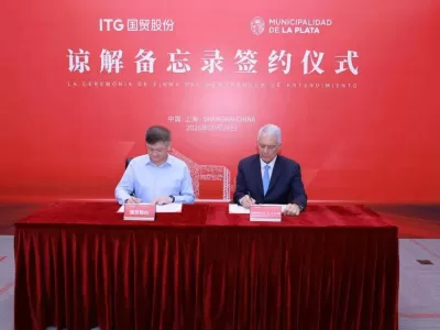&iquest;Alak le entrega el aeropuerto de La Plata a China por 30 a&ntilde;os? Qu&eacute; se firm&oacute; realmente y qu&eacute; falta definir