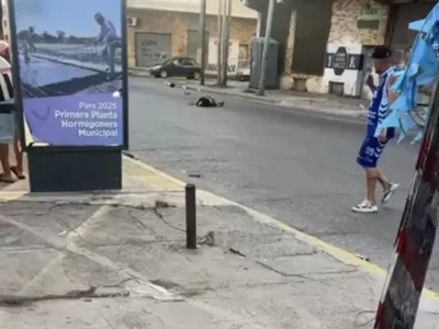 Desidia mortal en Quilmes: una soga cruzada dej&oacute; a un motociclista pr&aacute;cticamente decapitado