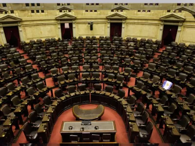 Kicillof, kirchnerismo y massismo buscan ordenar poder en la Legislatura