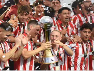 Con alma y vida estudiantes grito vencedor y sello un 2025 inolvidable