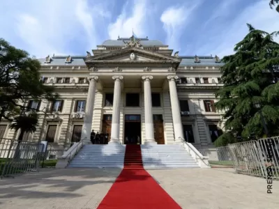 Sexo, fanatismo y control laboral: asi funcionaba la red que hoy esta bajo la lupa