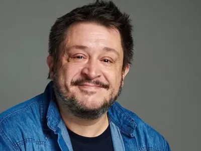 D&Oacute;LARES, PEL&Iacute;CULAS Y CUENTAS PENDIENTES: LA DENUNCIA QUE PONE A HERN&Aacute;N CASCIARI BAJO LA LUPA