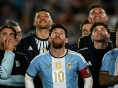 Messi se desped&iacute;a y el cielo termin&oacute; vendiendo seguros: el papel&oacute;n que opac&oacute; el homenaje al 10